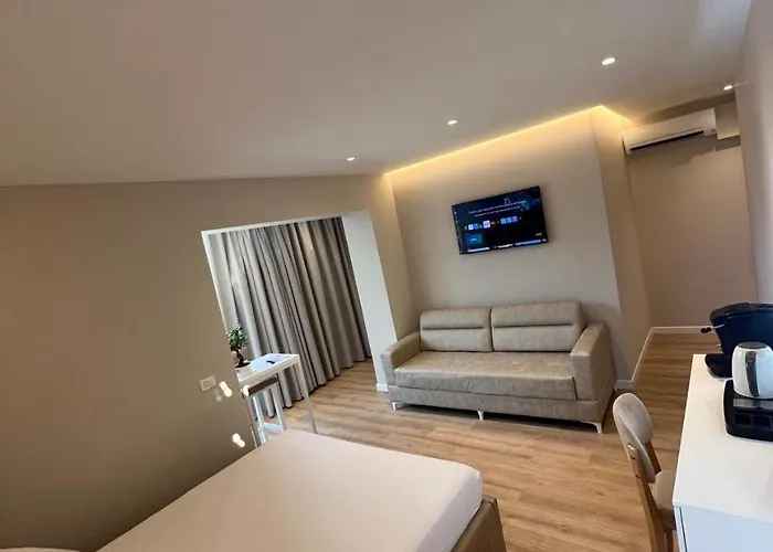 Charles Center 3* 티라나
