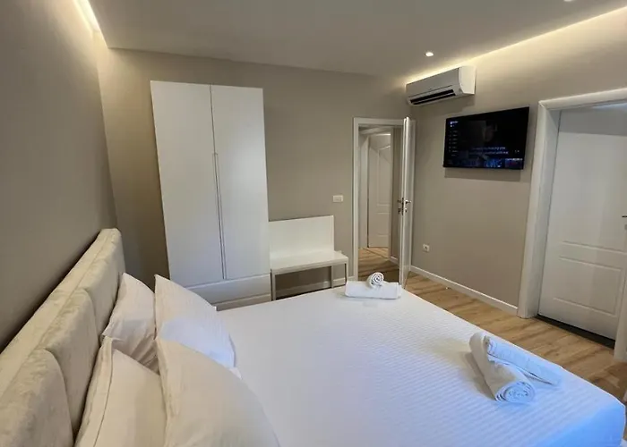 Charles Center 3* 티라나