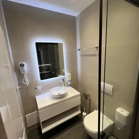 Charles Center Pensión 3*